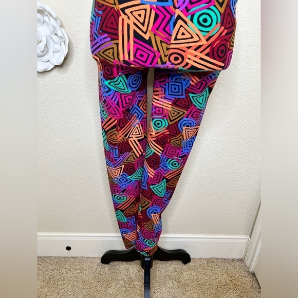 LuLaRoe Bright 80’s Style Geometric Print Leggings in One Size - Picture 11 of 11
